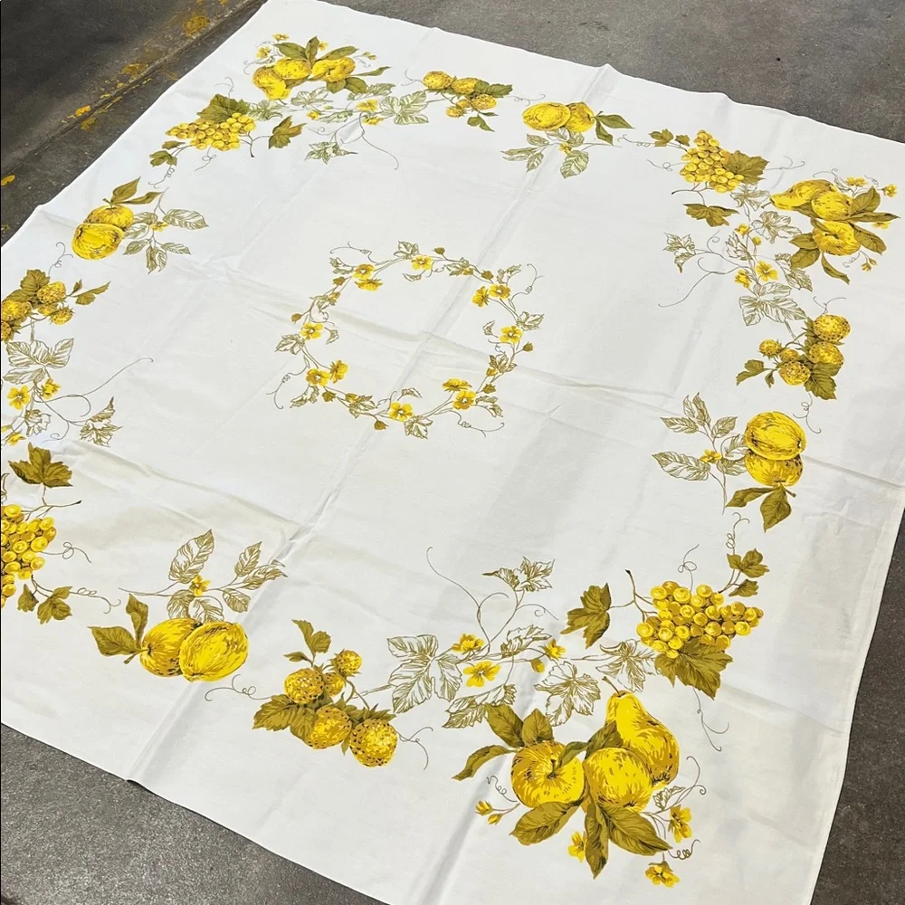 Vintage Tablecloth perfect size & the gold apples & berries are beautiful Soft